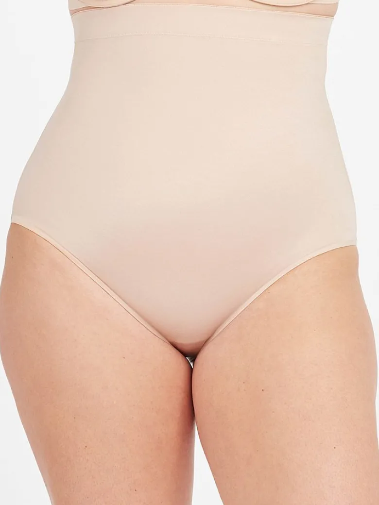 Braga faja alta Spanx Suit Your Fancy 10237R