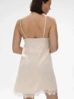 Camisón lencero Simone Perele Satin Secrets 23H940